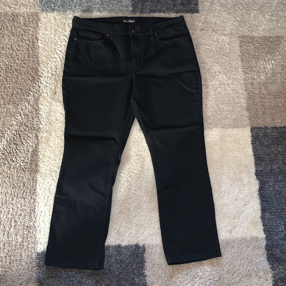 Like new ladies black cotton pants LEE STRAIGHT LEG MID RISE SIZE 18 SHORT